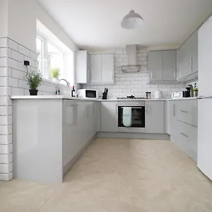  Holiday home Family In The Charming Coastal Town Of